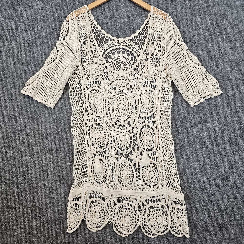 Effortless bohemian vibes for your next getaway! Floral Crochet- Cover Up 🏖